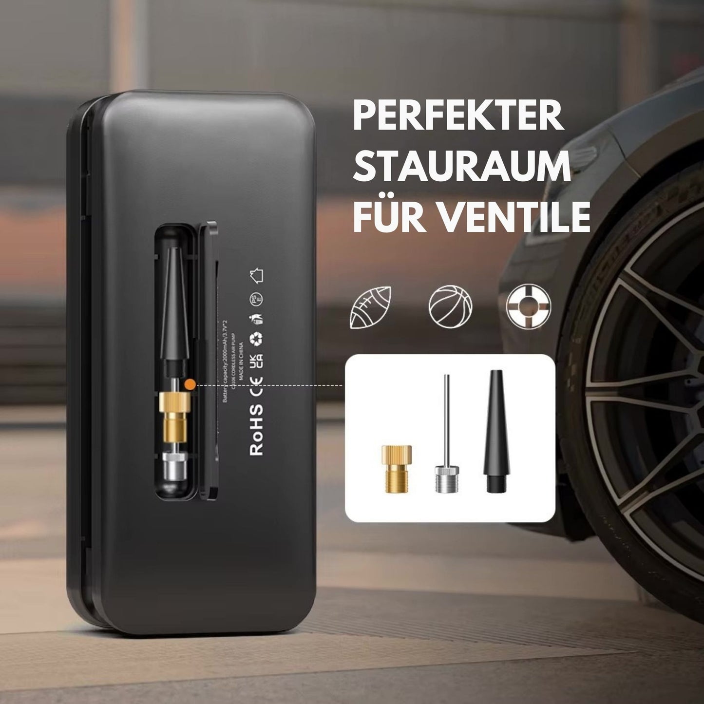 Elektrische Universal-Reifenpumpe, Detailansicht zeigt die integrierte Aufbewahrung für die verschiedenen Ventiladapter. Alles sicher verstaut.