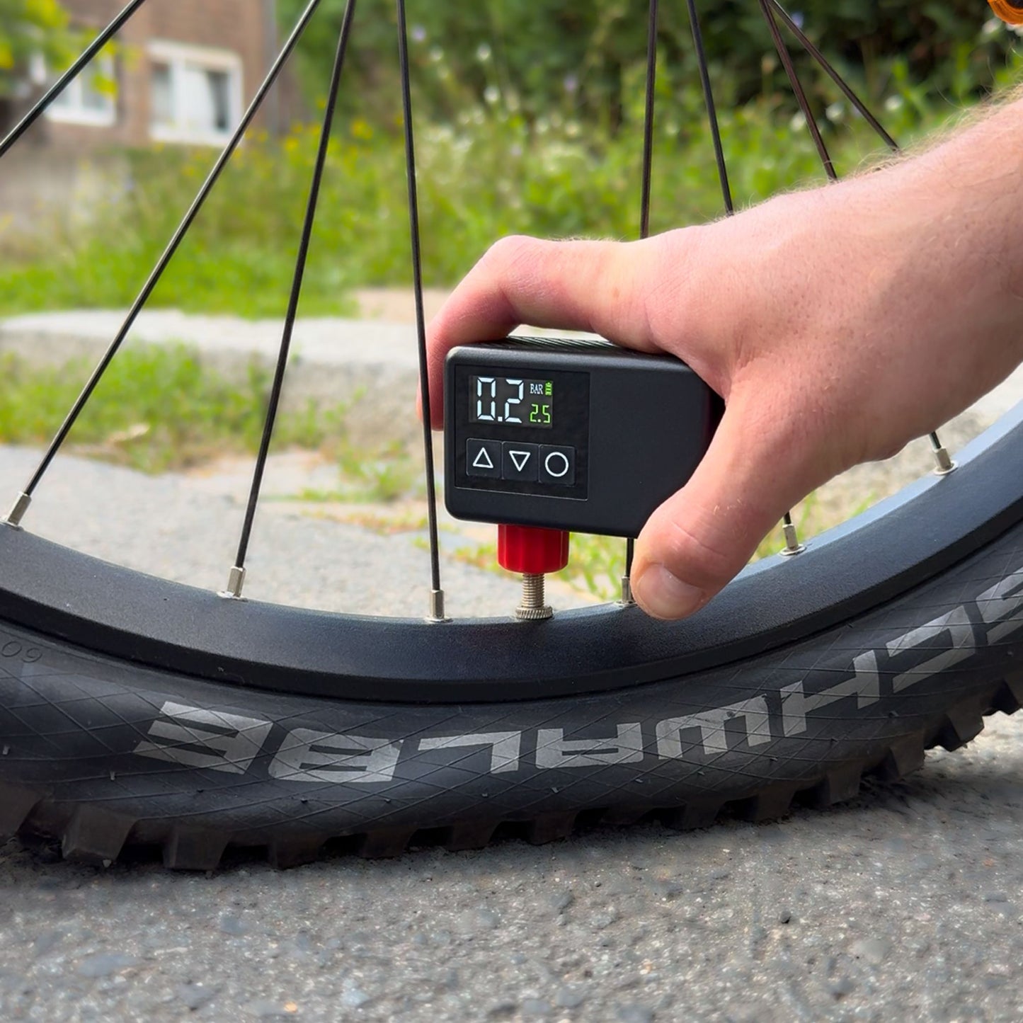 offtrails e-Pump - Elektrische Mini-Fahrradpumpe