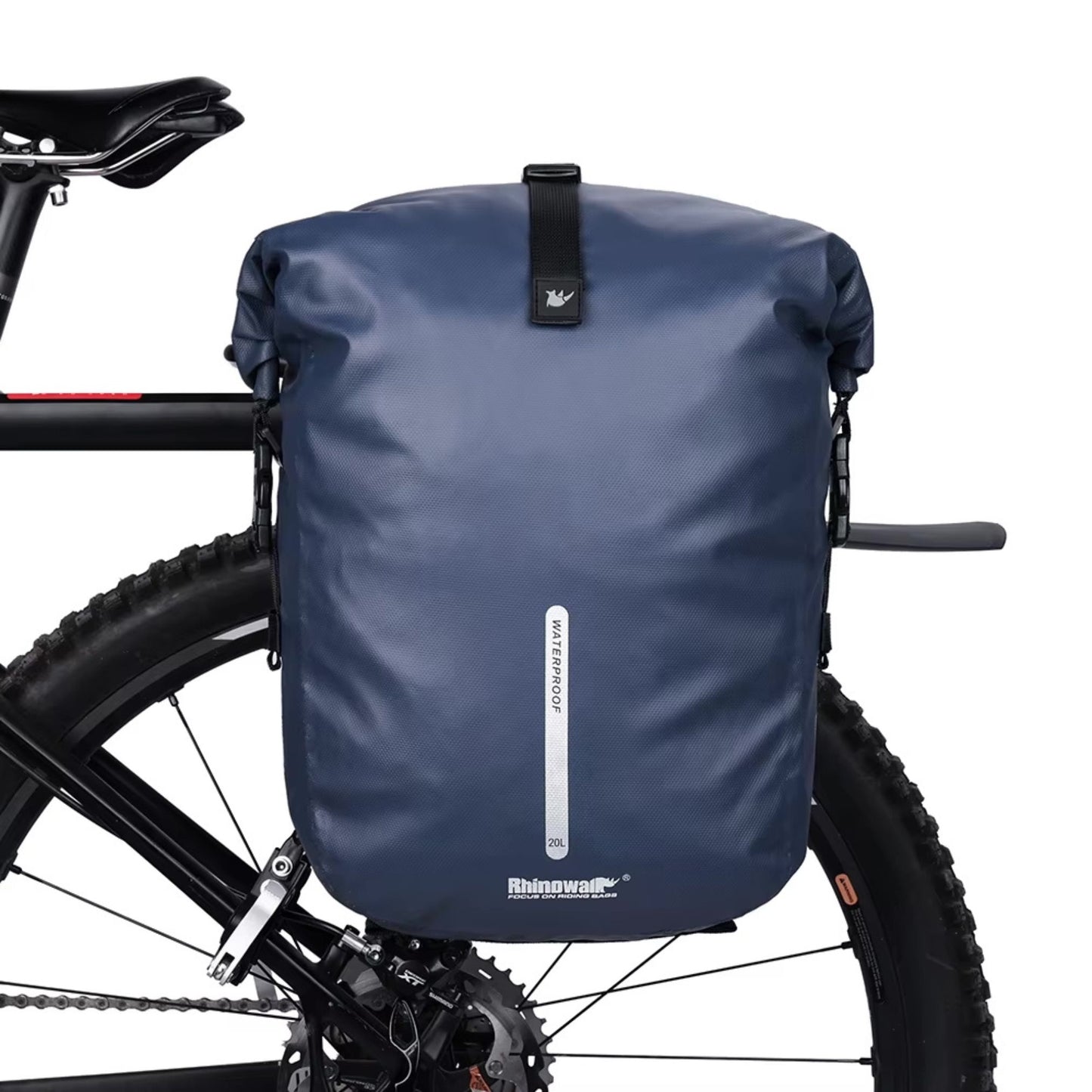 Rhinowalk Fahrradtasche 20L in Blau. Robuste Fahrradtasche mit 20 Liter Stauraum für jedes Abenteuer.
